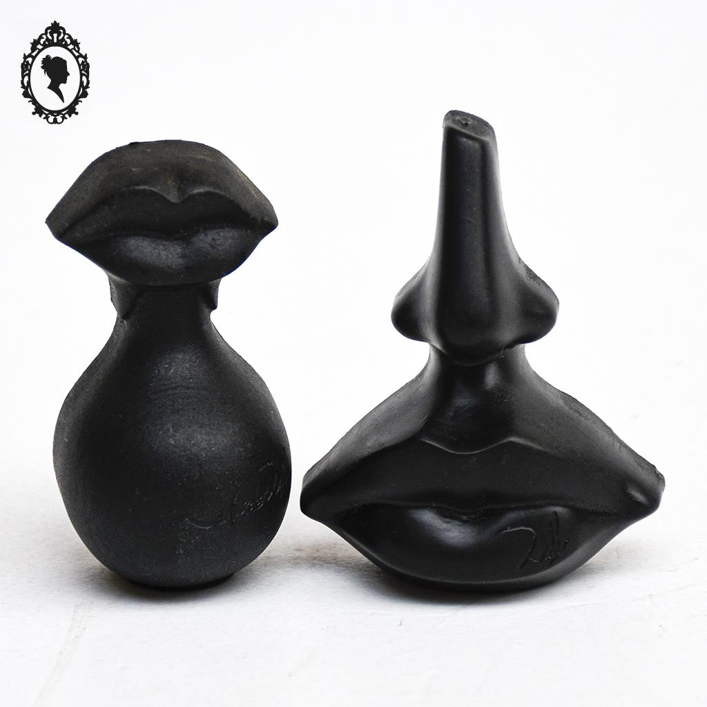 2 tubes de parfum de Salvador Dali bouche noire