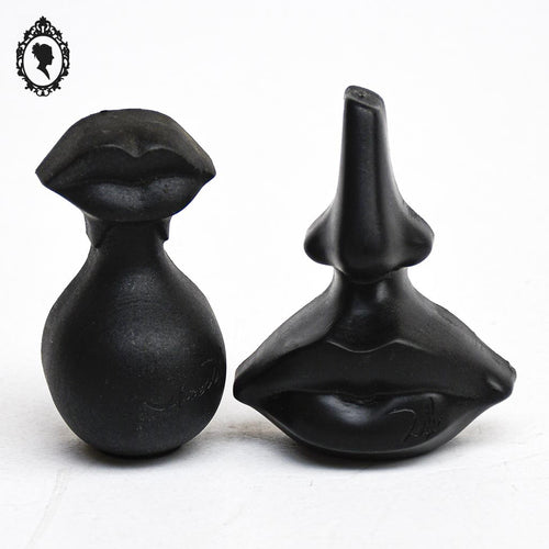 2 tubes de parfum de Salvador Dali bouche noire