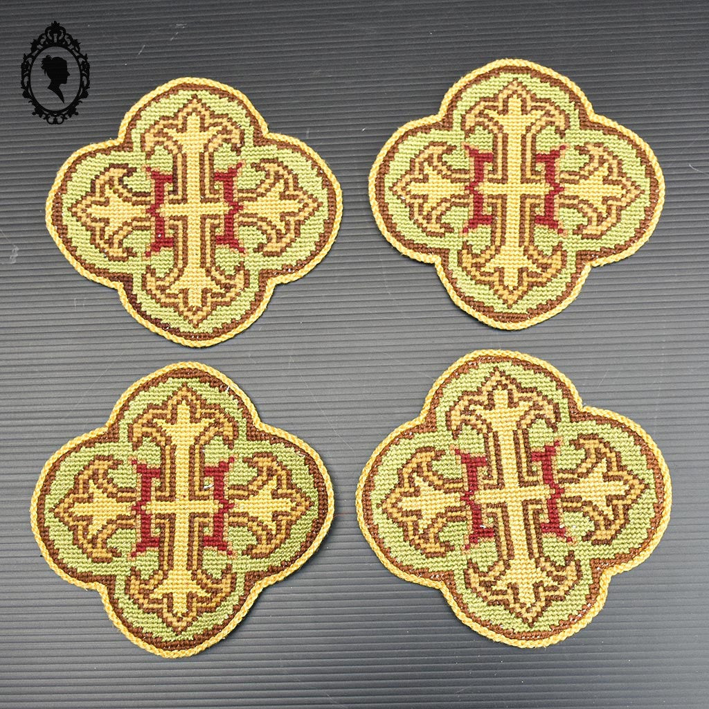 4 Médaillons broderie tapisserie religieuse ancienne ornement liturgique croix H 15 cm