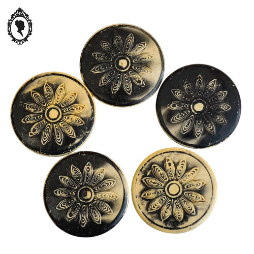 5 boutons fer anciens noir fleur beige ronds à queues collection D 3,5 cm