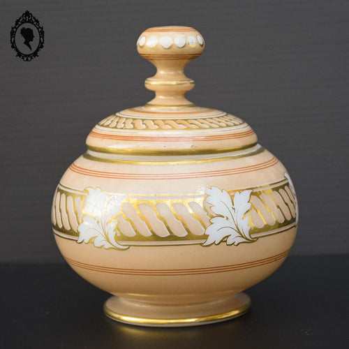 Ancienne bonbonnière boite à bijoux rose saumon or en opaline avec feuilles d’acanthe