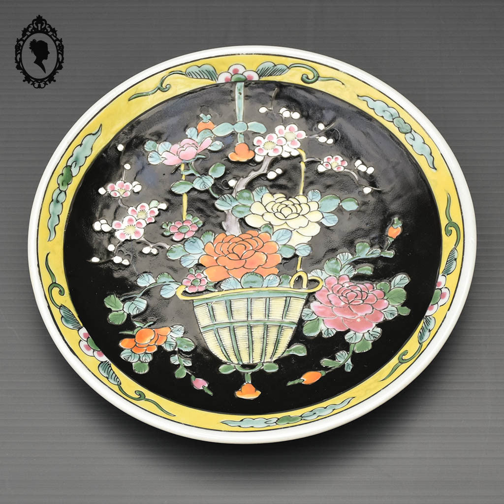 Assiette Japonaise noire jaune fleuri collection signée Yamatoku Japon Meiji ancienne