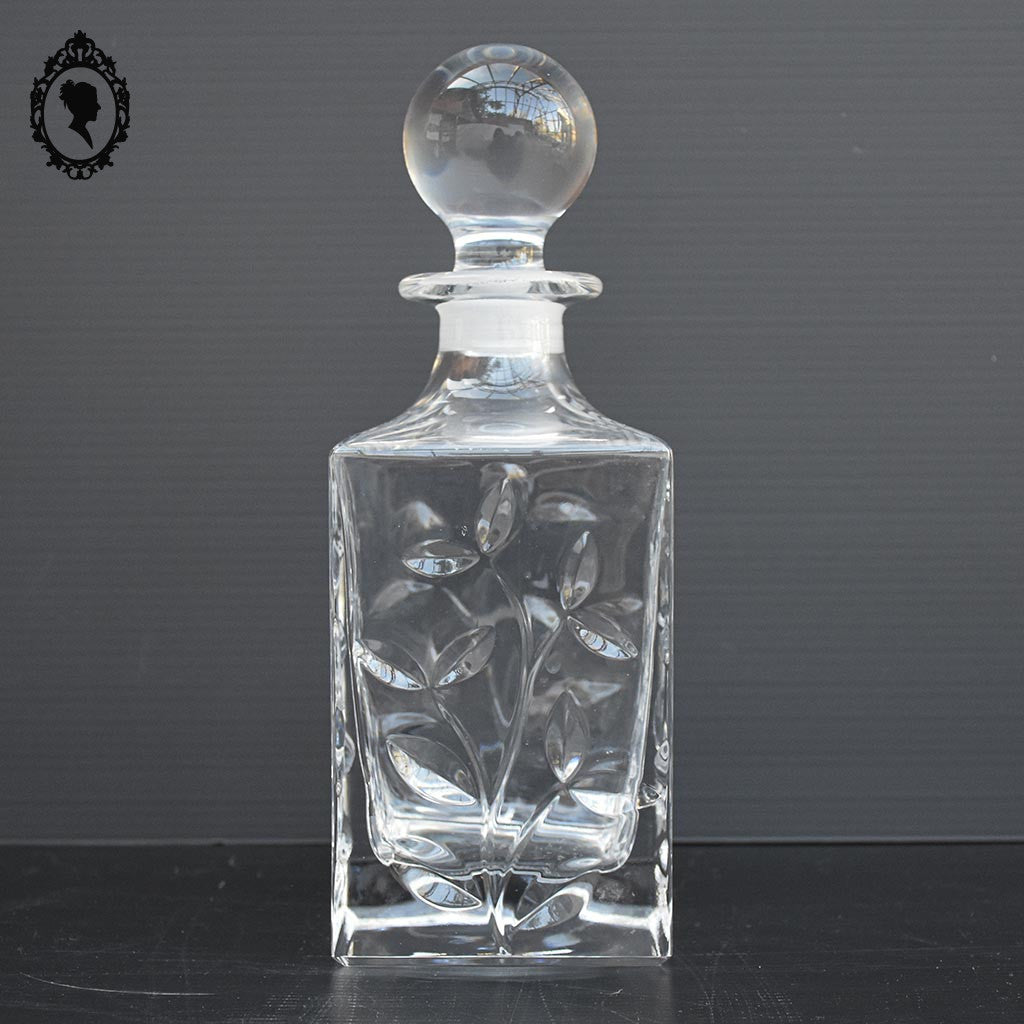 Belle carafe motif végétal en cristal avec bouchon rond vintage