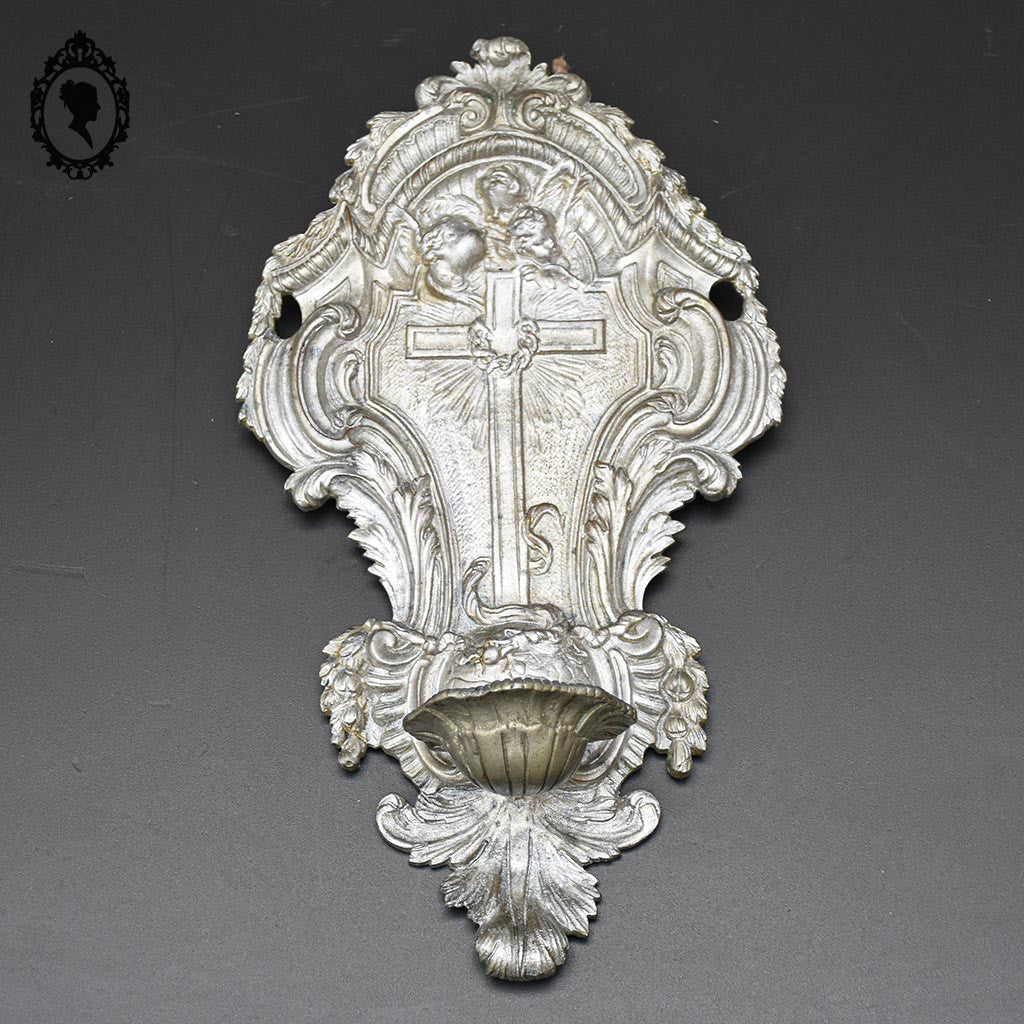 Bénitier avec croix et anges gris argenté en métal régule ancien