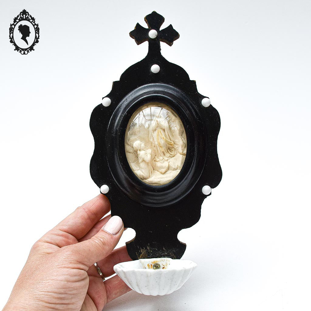 Bénitier cadre ovale noir verre bombé scène plâtre Lourdes Marie reliquaire ancien Napoléon III