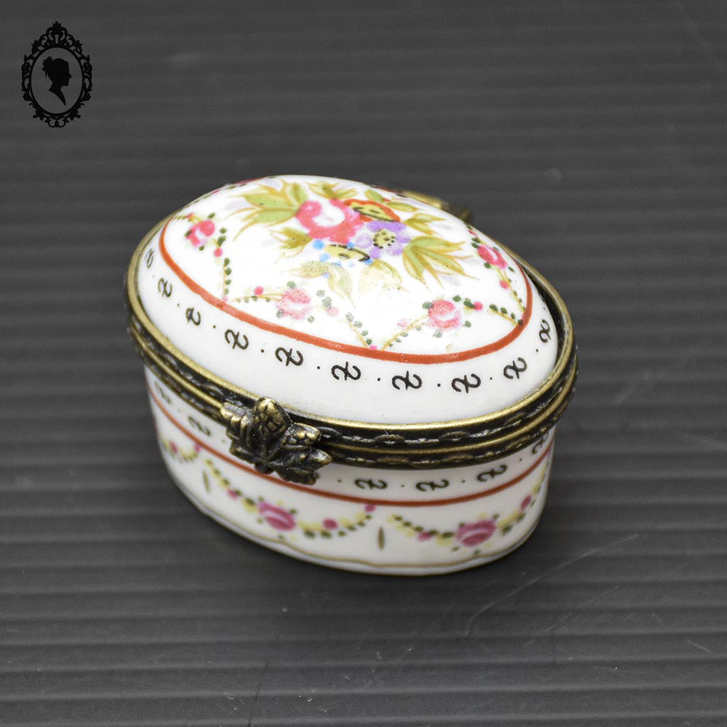 Boite à pilule porcelaine blanche fleurie rose « Porcelaine Art » vintage