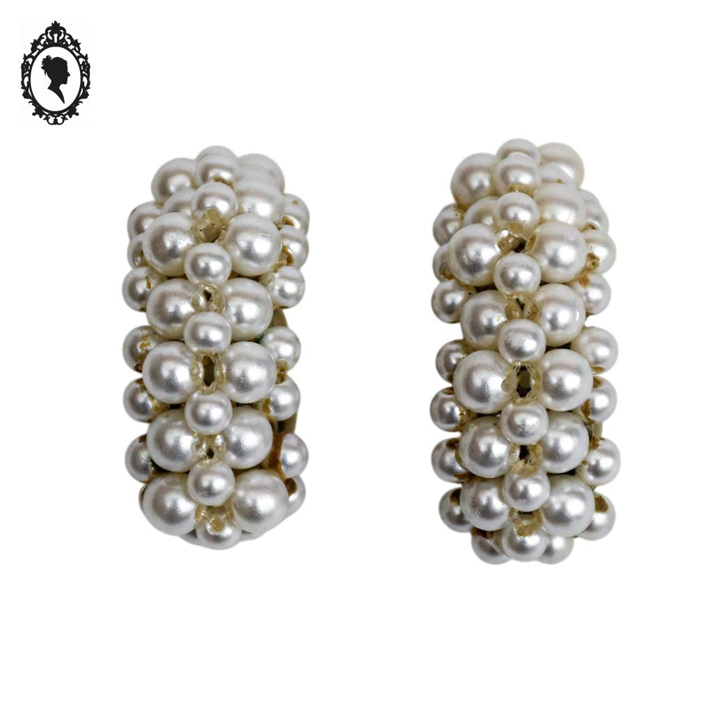 Boucles d’oreilles chic à clips demi créole petites perles de culture fantaisie bijoux vintage