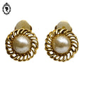 Boucles d’oreilles perle cabochon nacre et métal doré ajouré ronde à clips bijou vintage chic