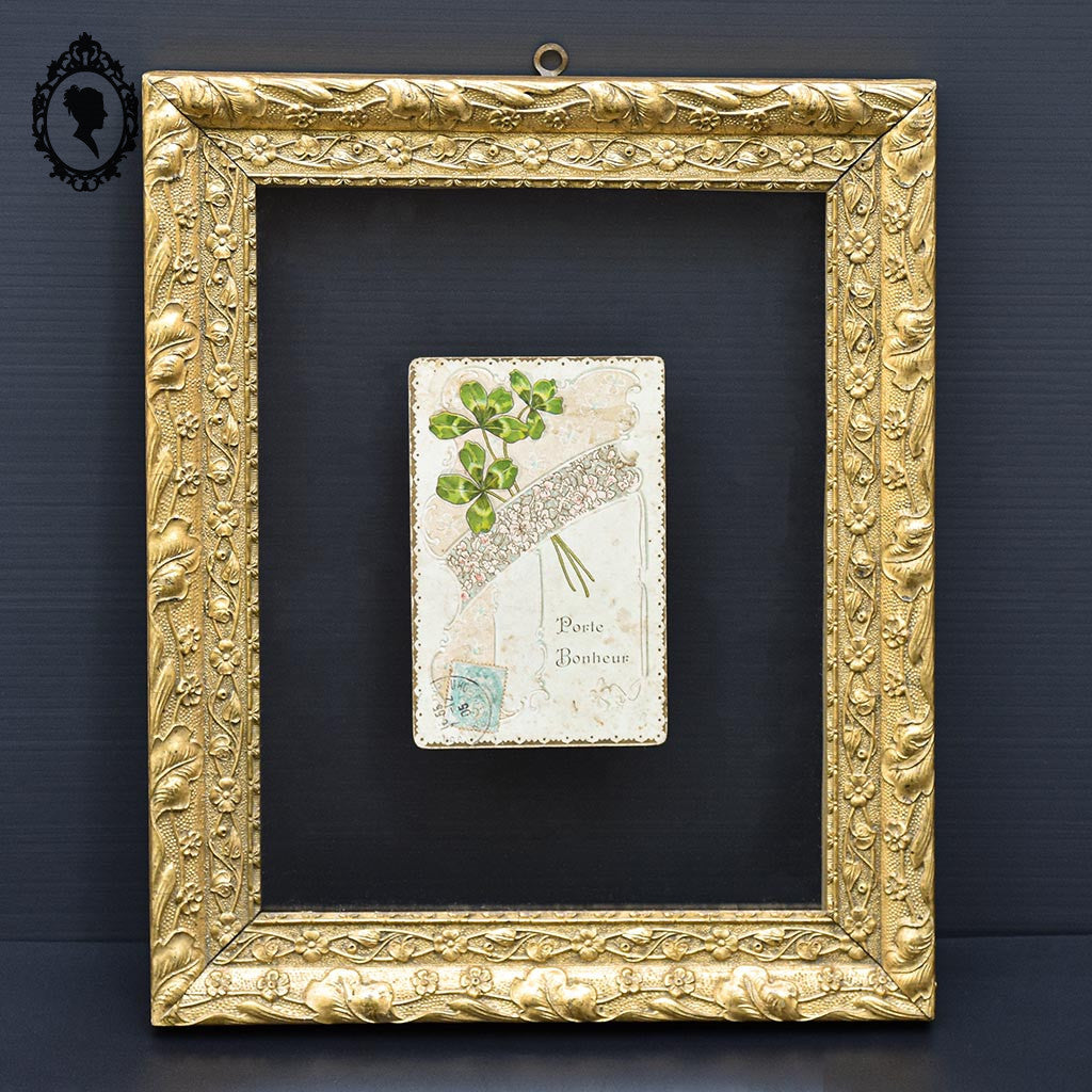 Cadre doré « Porte Bonheur » carte postale entre 2 verres Art Nouveau