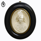 Cadre ovale noir verre bombé avec le buste de la vierge Marie reliquaire ancien