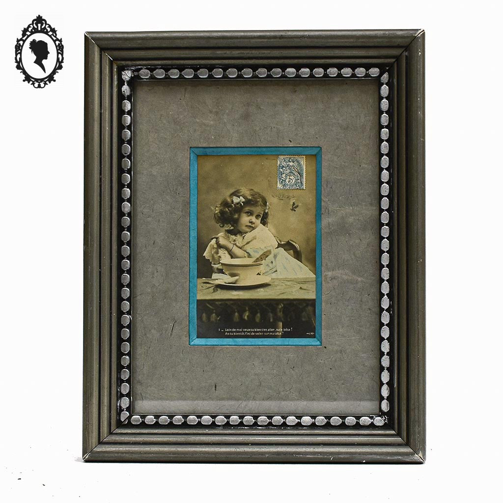 Carte postale petite fille 1900 joliment encadré gris et bleu objet unique