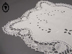 Centre de table en fil de lin blanc brodé main et dentelle rectangulaire