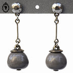 Chic paire de boucles d’oreilles pendantes perle grège beige gris