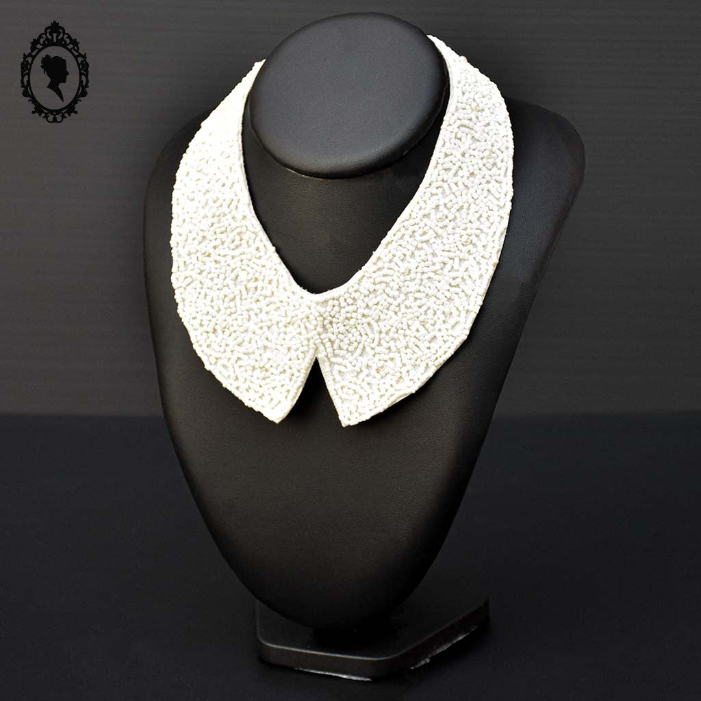Collier col plastron blanc crème perles de rocaille