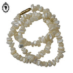 Collier en pierre de nacre crème blanc cassé chips vintage