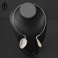 Collier original couvert ancien rond rigide en métal argent d’une cuillère vintage