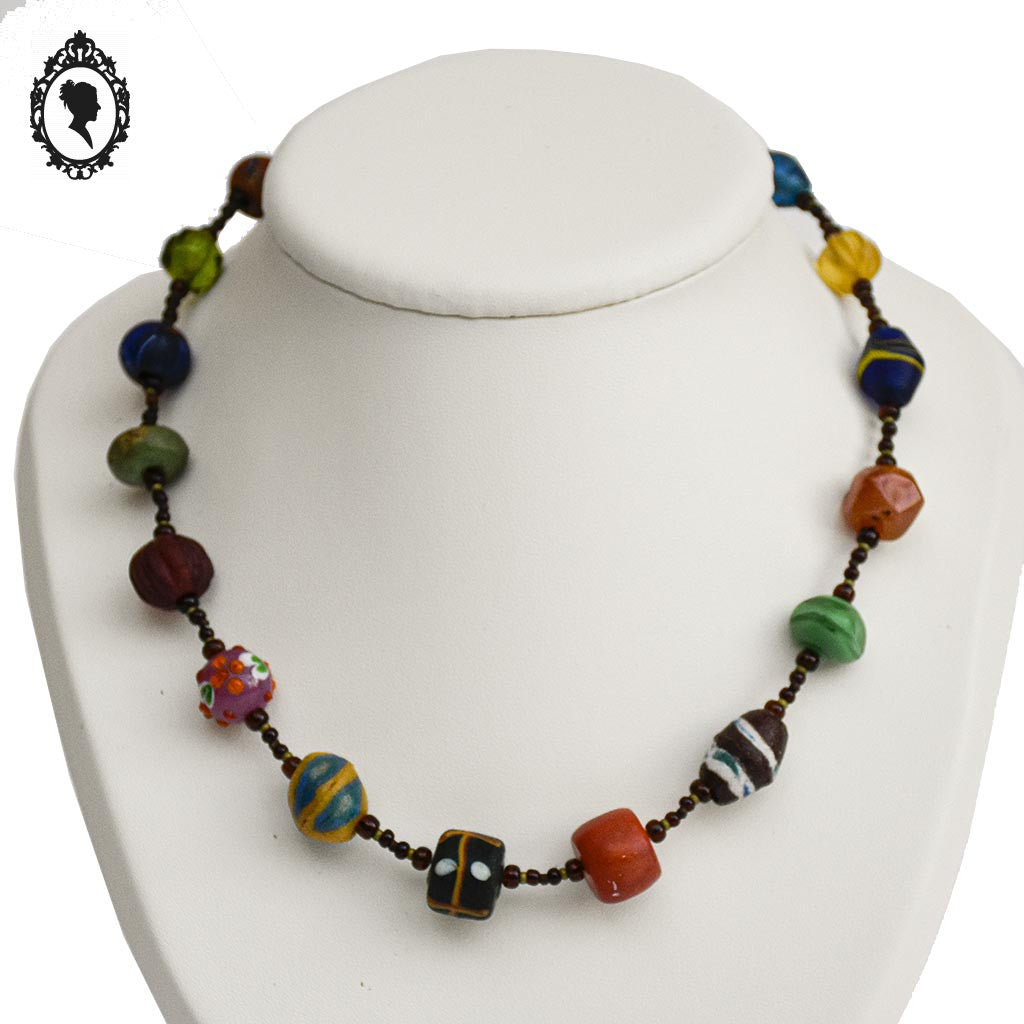 Collier vintage ras de cou coloré perles pâte de verre variées et originales