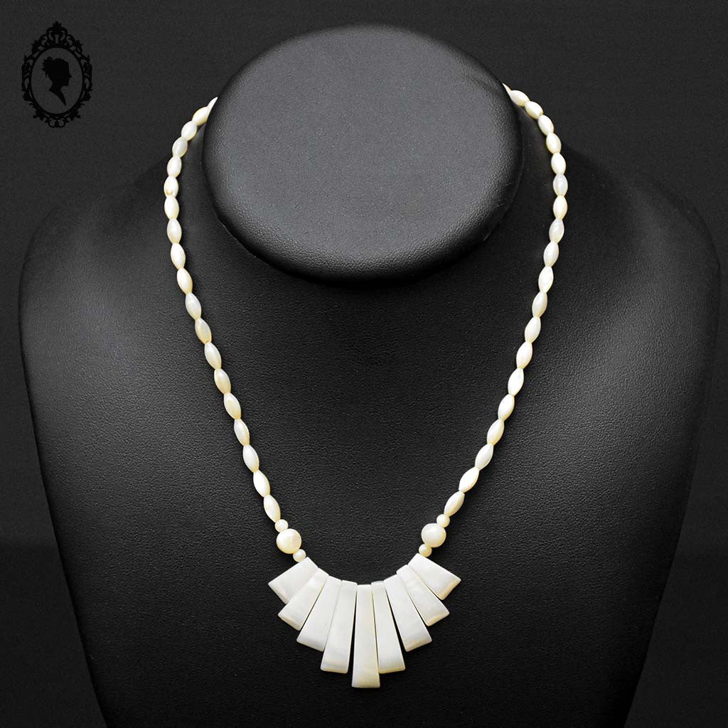 Élégant collier blanc perles de nacre baguettes et grains de riz vintage ancien