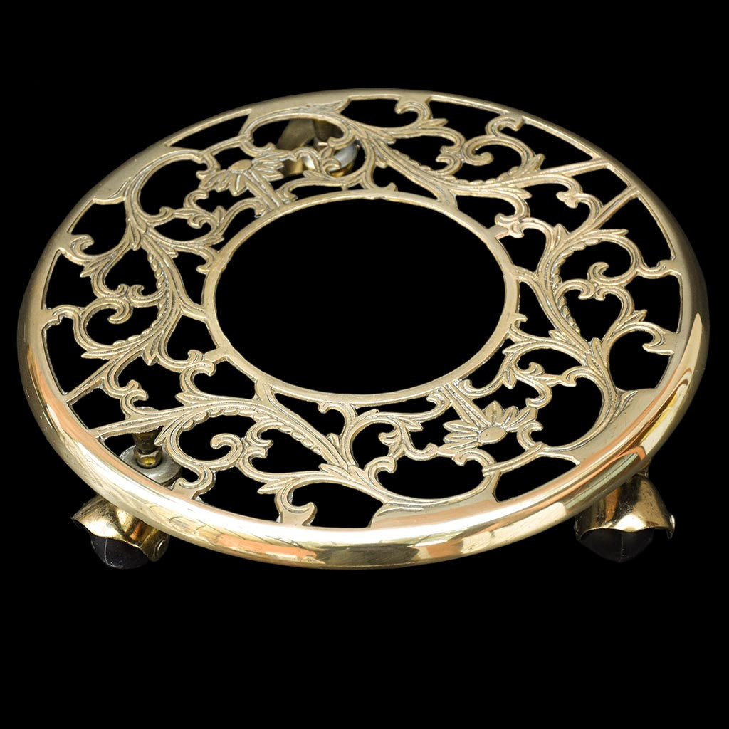 Élégant porte plante laiton doré rond ciselé ajouré sur 3 roulettes vintage ancien