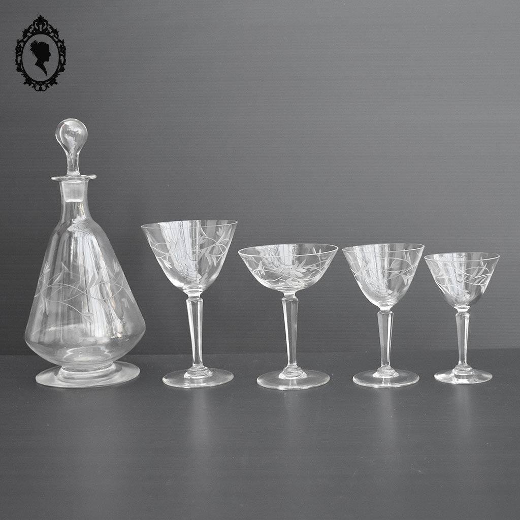 Gros lot service 46 verres à pied en verre ciselé ancien + carafe