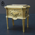 Jolie boite ou coffret à bijoux régule doré forme commode ancienne