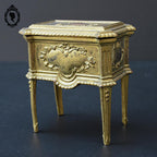 Jolie boite ou coffret à bijoux régule doré forme commode ancienne