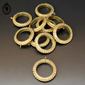 Lot 10 anneaux en bronze plein D 7,5 cm rang de perles accessoire pour rideau ancien