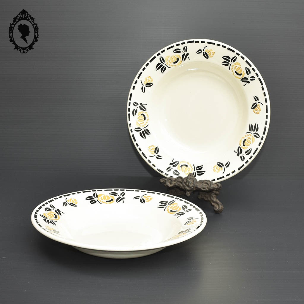 Lot 2 assiettes creuses fleuries beige noir orange Choisy le Roi vintage
