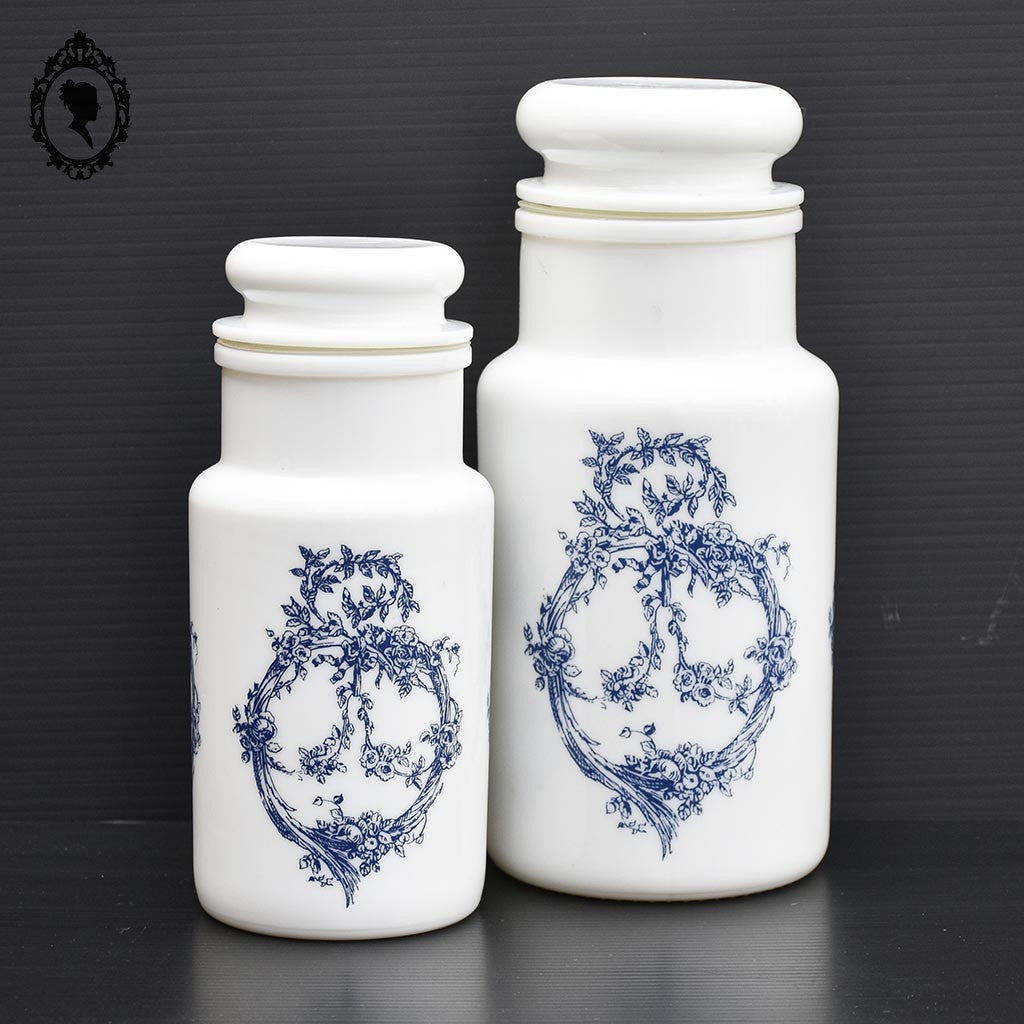 Lot 2 pots en verre d’opale blanc avec motifs bleu couvercle hermétique vintage