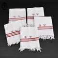 Lot de cinq serviettes de toilette blanches nid d’abeille anciennes vintage chiffrées monogrammes TV ou SV rouge