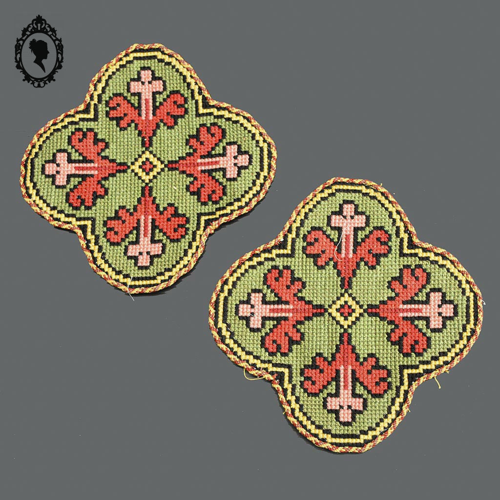 Médaillons écussons broderie tapisserie religieuse ancienne ornement liturgique croix H 15 cm