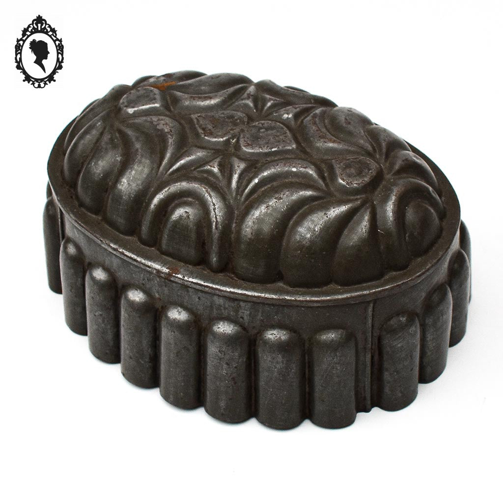 Moule à gâteaux cake en fer blanc gris ovale ancien