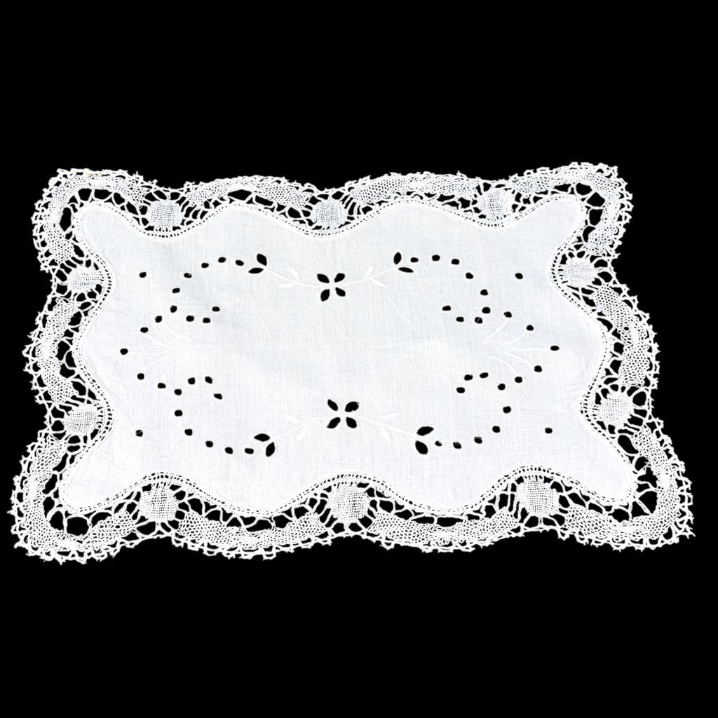 Napperon brodé blanc Richelieu rectangulaire 47 x 32 cm fait main vintage