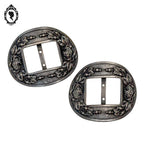 Paire de boucles anciennes pour chaussure ou ceinture métal gris motif rose en relief