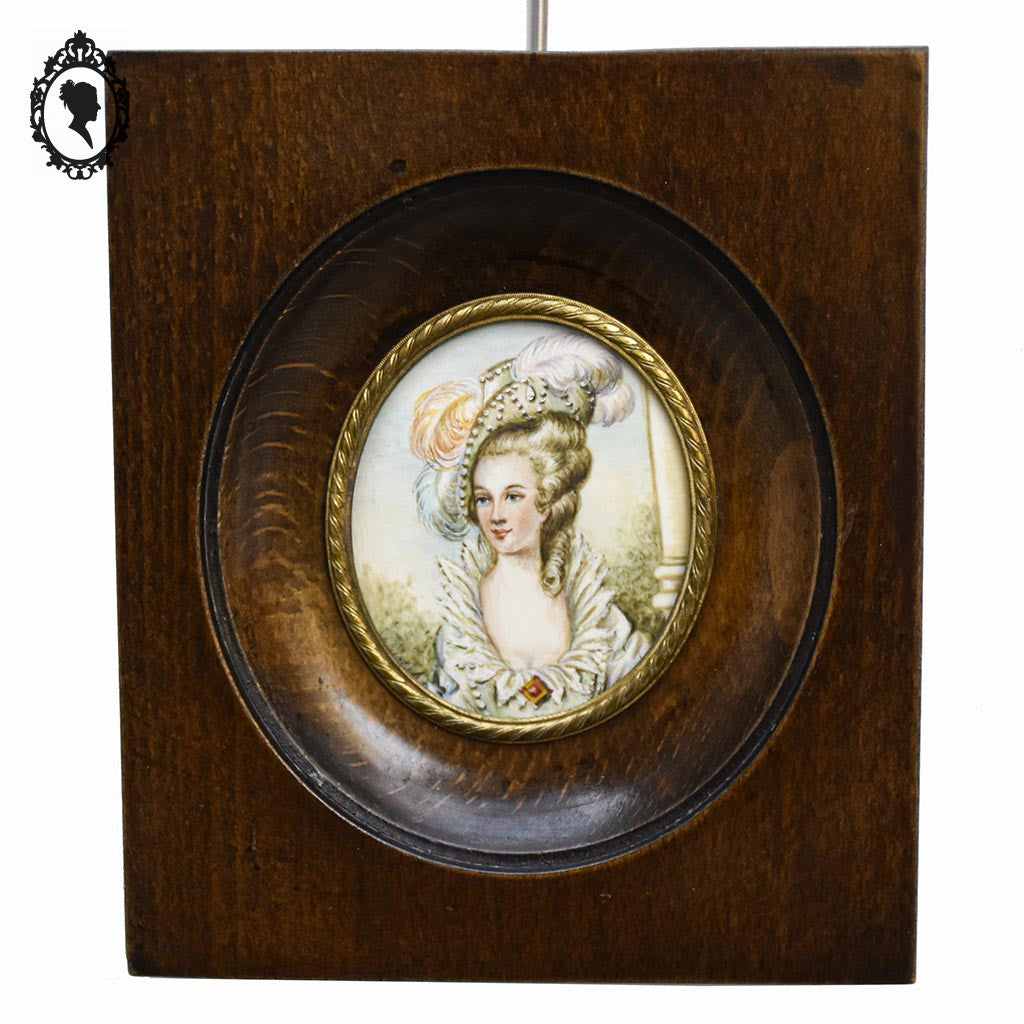 Petit cadre miniature portrait médaillon femme coiffe élégante sur ivoire ancien