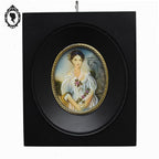 Petit cadre miniature portrait médaillon femme élégante sur ivoire La cruche cassée grecque ancien