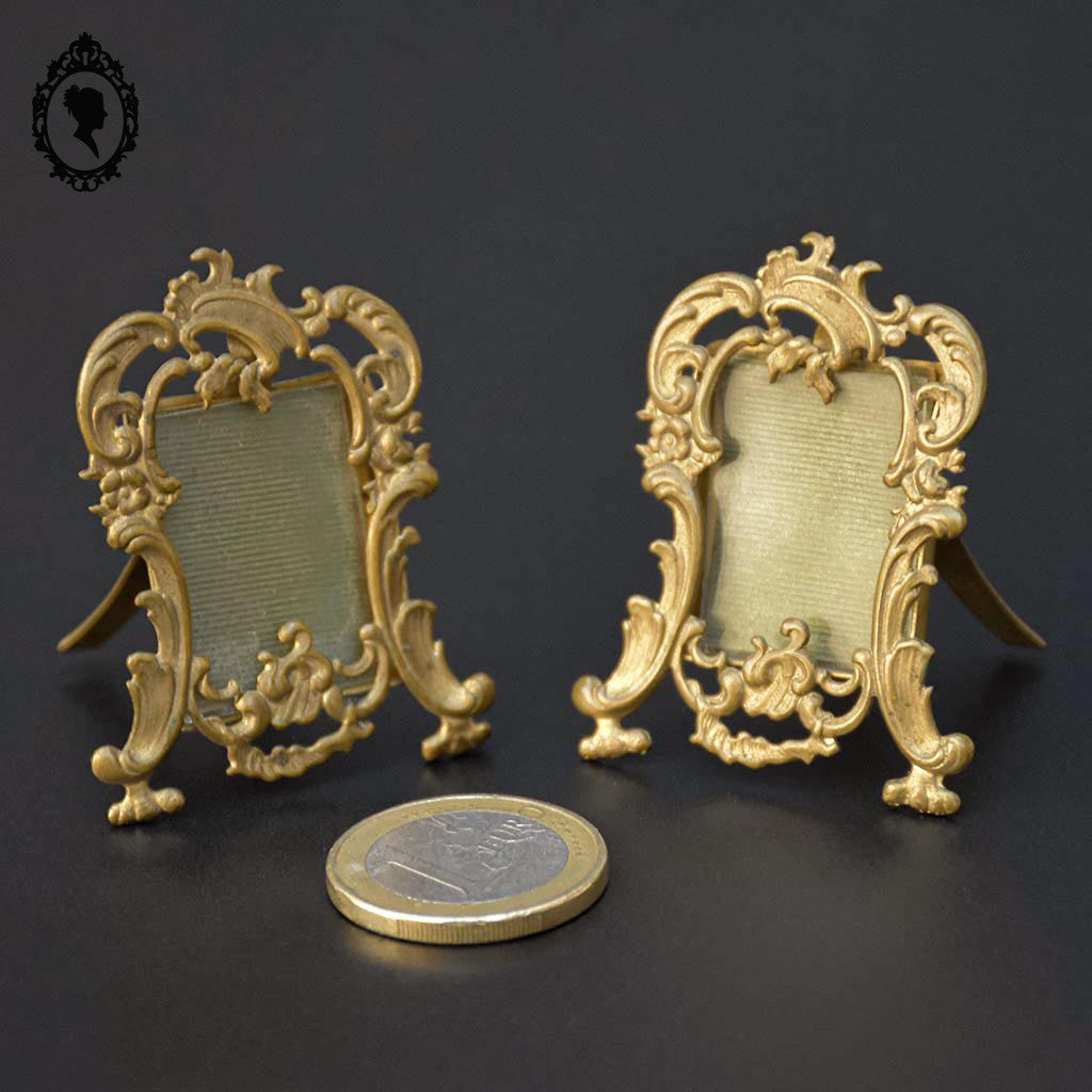 Rare paire de petits cadres pour photo miniature à poser en laiton ancien