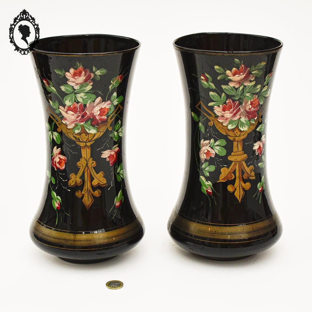 Rare paire de vases en opaline noire fleurs émaillées anciens début XXème