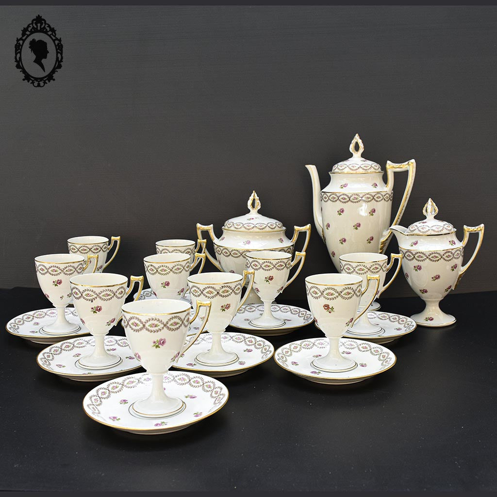 Service 10 tasses à café pot théière sucrier porcelaine U C Limoges piédouche blanc fleuri doré ancien style Empire époque art déco