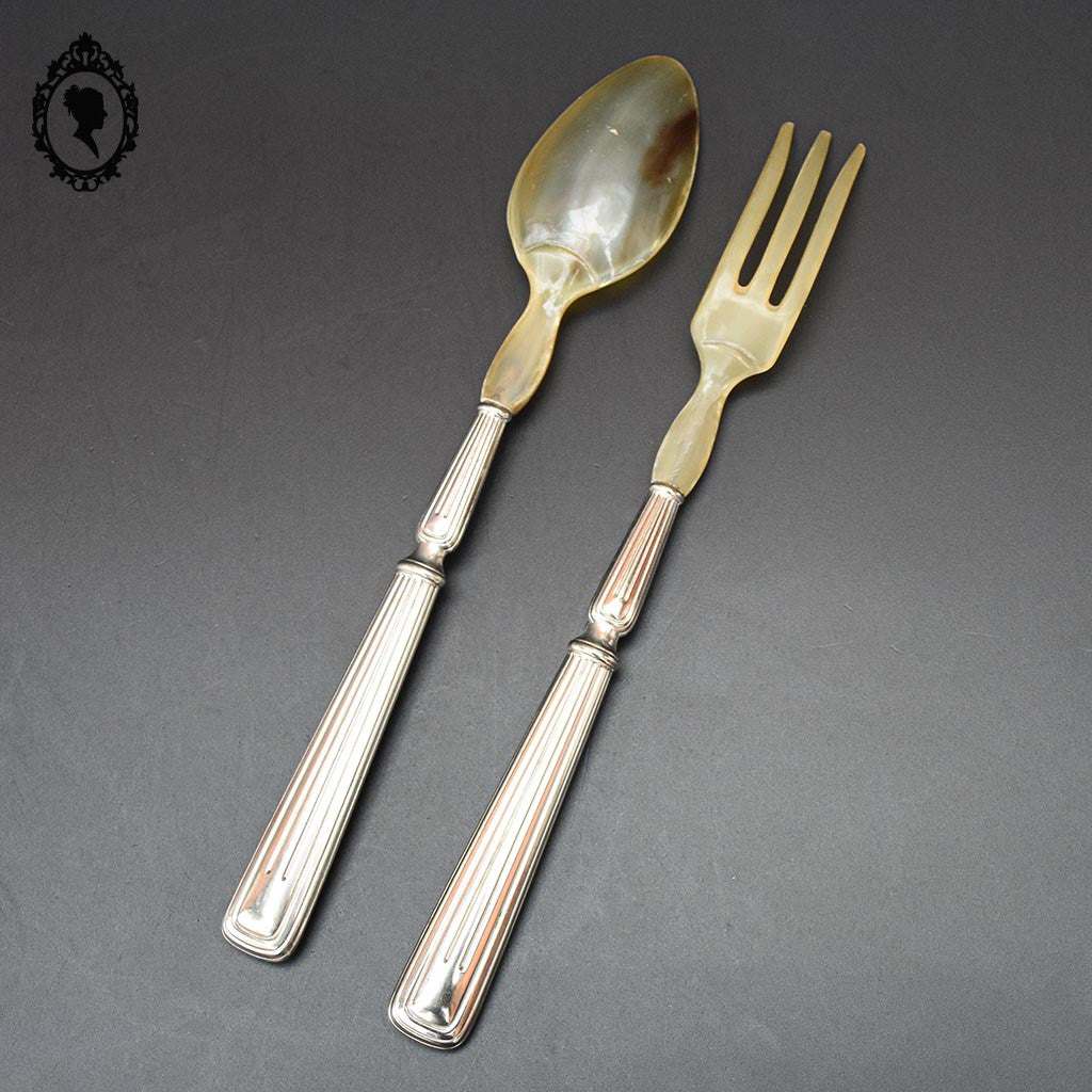Service de couverts à salade métal argenté corne ou résine vintage ancien