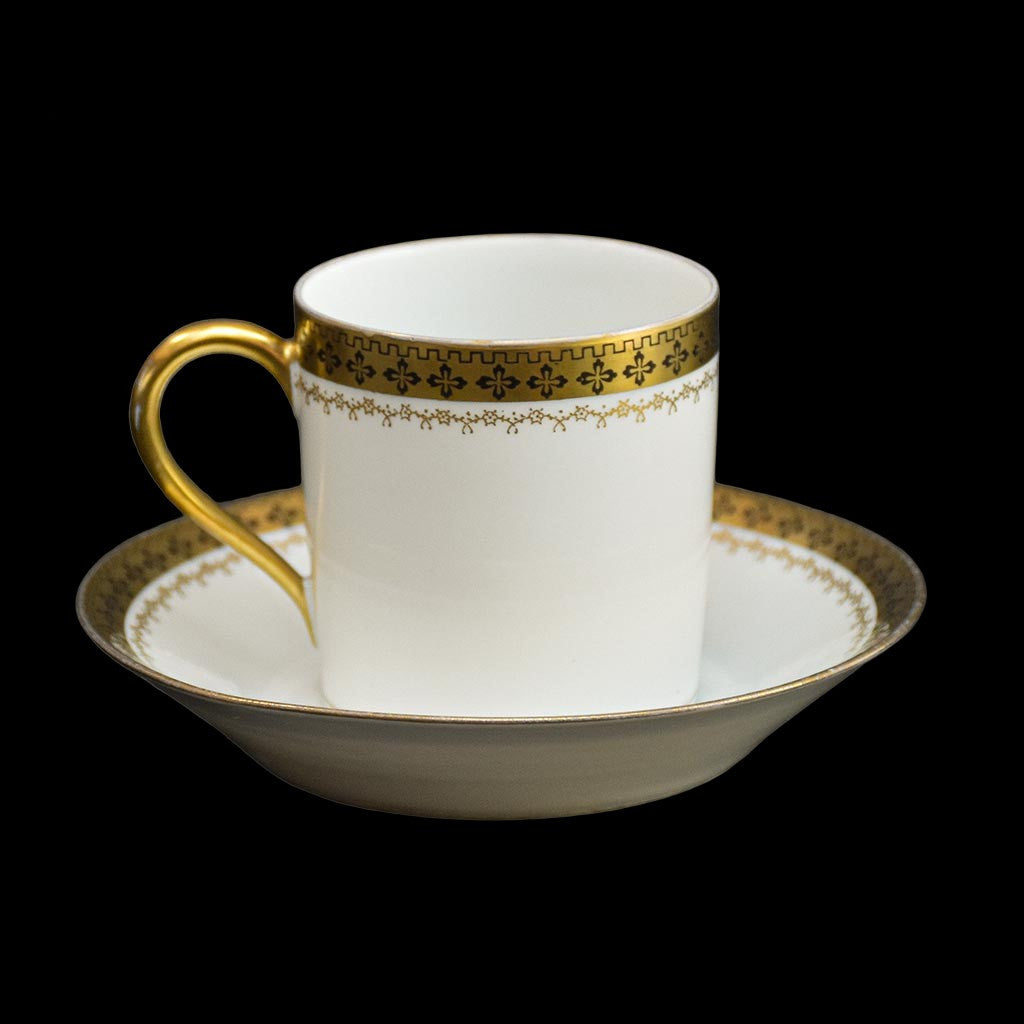 Tasse et sous tasse porcelaine blanche or décor croix G. D et C Limoges France