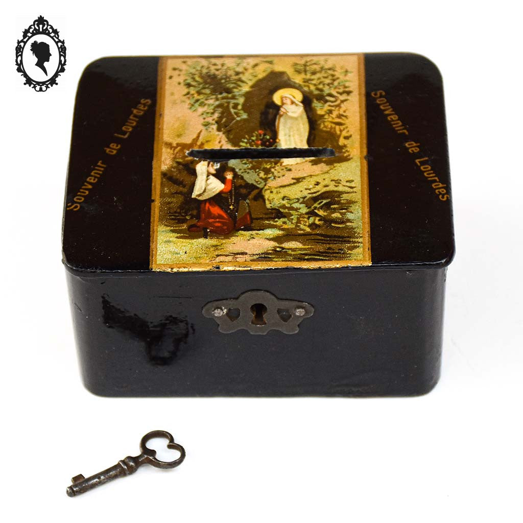Tirelire boite souvenir de Lourdes ancienne en carton bouilli noir