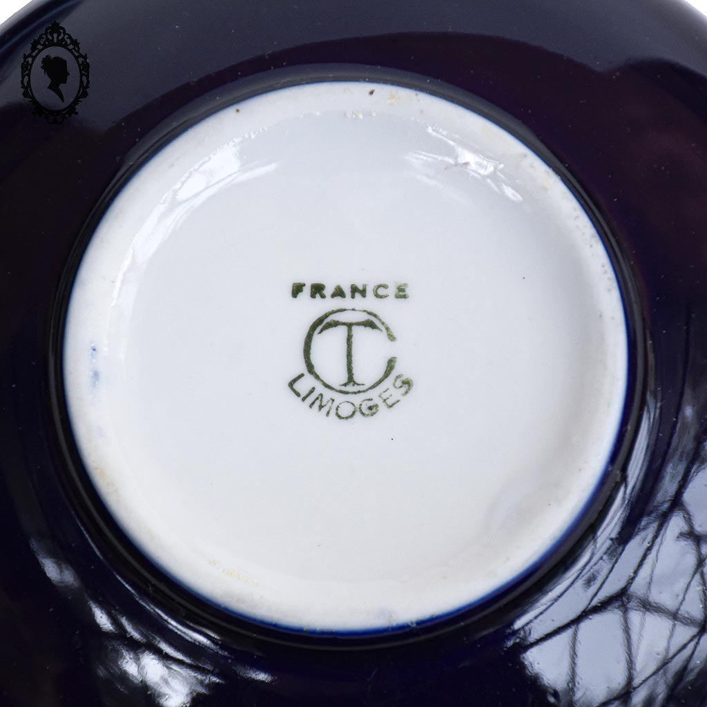 Bonbonnière signée Tharaud Limoges boîte porcelaine bleue anges blancs