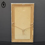 Cadre religieux tableau tapisserie soie tissée argent N D de Lourdes sur tissu vintage