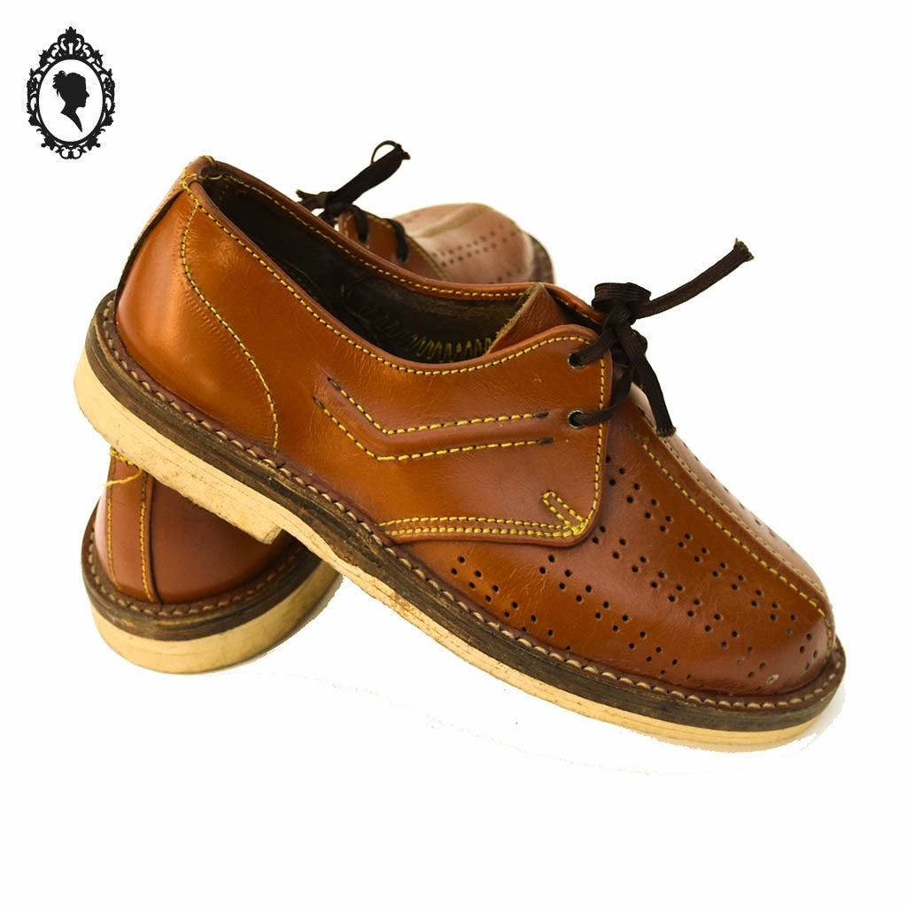 Chaussures neuves enfant anciennes vintages cuir marron camel