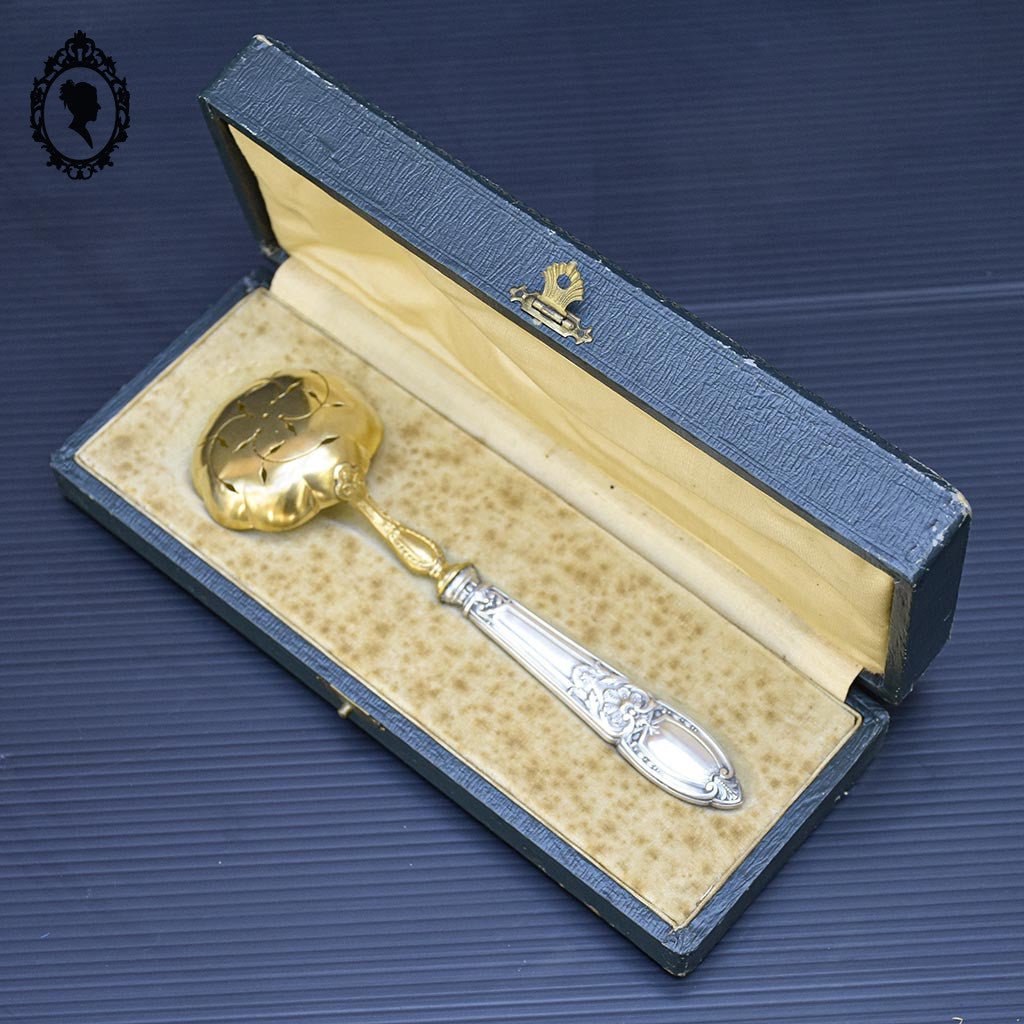 Cuillère à sucre saupoudreuse ou couvert ajouré en argent et vermeil doré ancien