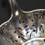 Cuillère à sucre saupoudreuse ou couvert ajouré en métal argent Christofle