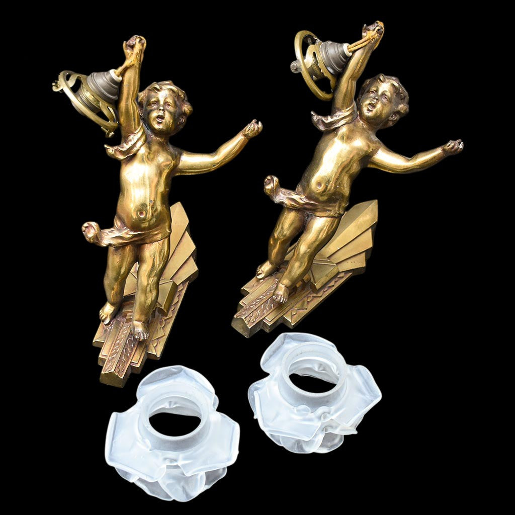 Deux appliques murales à 1 lampe ange chérubin bronze doré et pâte de verre Art déco