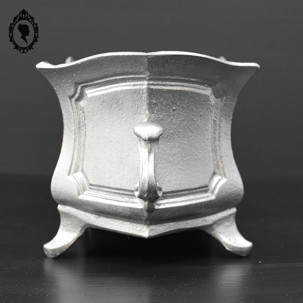 Jardinière ou cache pot en fonte argent grise ancienne