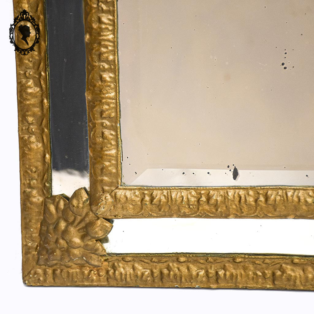 Miroir mural à parclose métal repoussé doré ancien Napoléon III H 47 cm